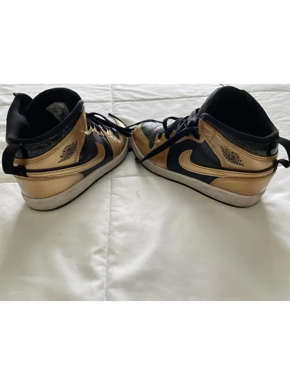 Jordan Air Jordan 1 Mid Top Leather Sneakers Black/Metallic Gold in size 3Y